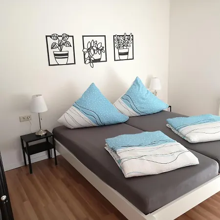 Familien-Ferienwohnung: Messe-Nähe mit Balkon und Parkplatz am Bodensee Meckenbeuren Exterior photo