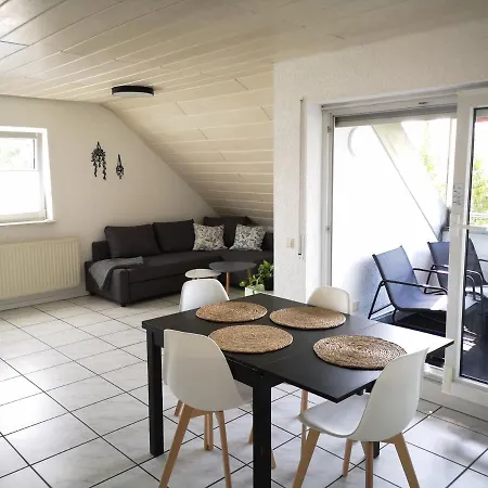 Familien-Ferienwohnung: Messe-Nähe mit Balkon und Parkplatz am Bodensee Meckenbeuren Exterior photo