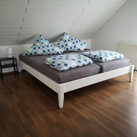 Familien-Ferienwohnung: Messe-Nähe mit Balkon und Parkplatz am Bodensee Meckenbeuren Exterior photo