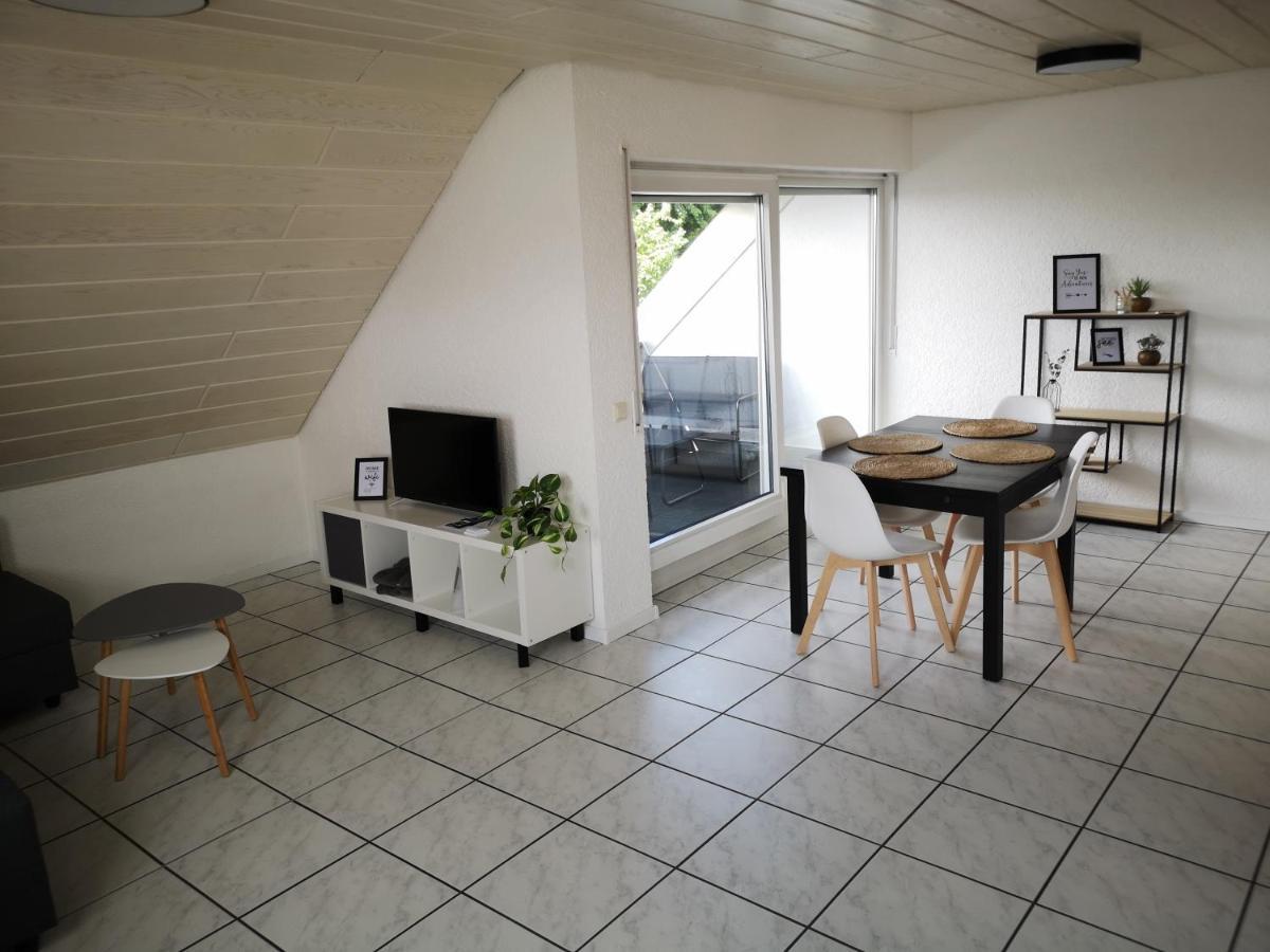 Apartment Familienfreundliche Mit Wohlfühlbalkon Und Kostenlosem Parkplatz Meckenbeuren