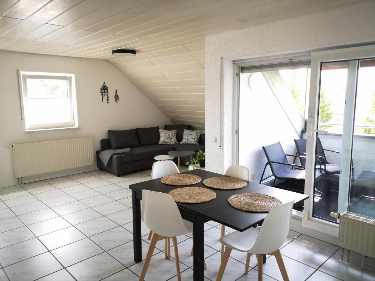 Familienfreundliche Mit Wohlfühlbalkon Und Kostenlosem Parkplatz Apartment
